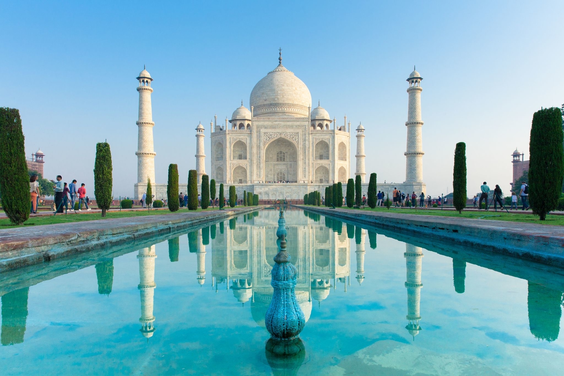 Cuties in Tajmahal